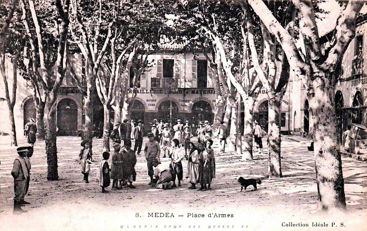 843- Medea - Place d'Armes.jpg